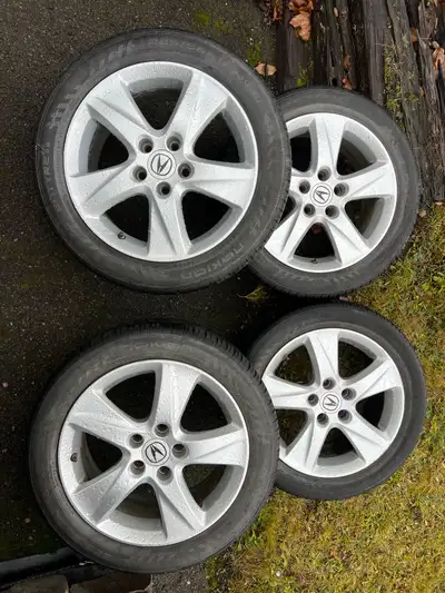 4 Acura Wheels with nokian tires and factory Acura tire pressure sensors 225/50/R17 5 x 114.3 tread...