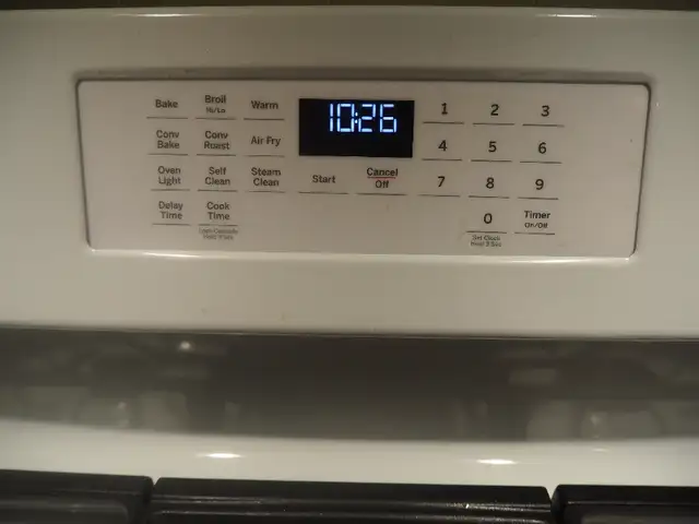 G.E. range electronic  board in Stoves, Ovens & Ranges in Laurentides - Image 2