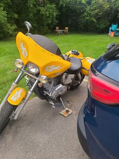 1998 Honda Shadow Spirit 1100 11,000km's Great beginner bike, MANY new parts over the past few seaso...