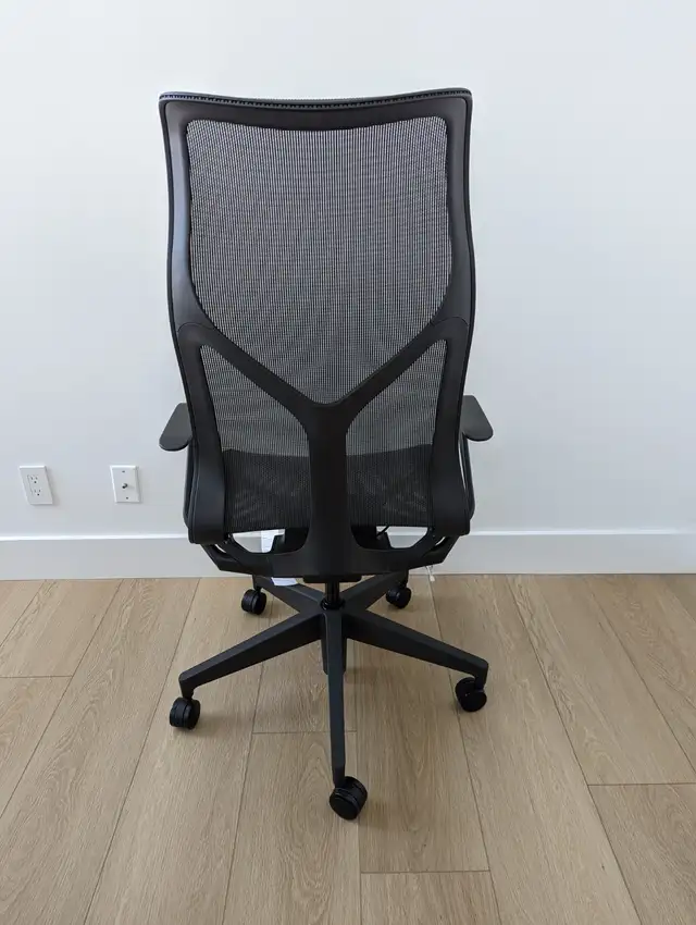 Herman Miller Cosm Mesh Office Chair - Graphite, High-Back in Chairs & Recliners in City of Toronto - Image 5