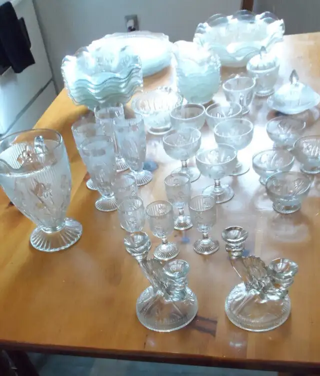 VINTAGE IRIS AND HERRINGBONE DINNERWARE in Arts & Collectibles in Markham / York Region - Image 3