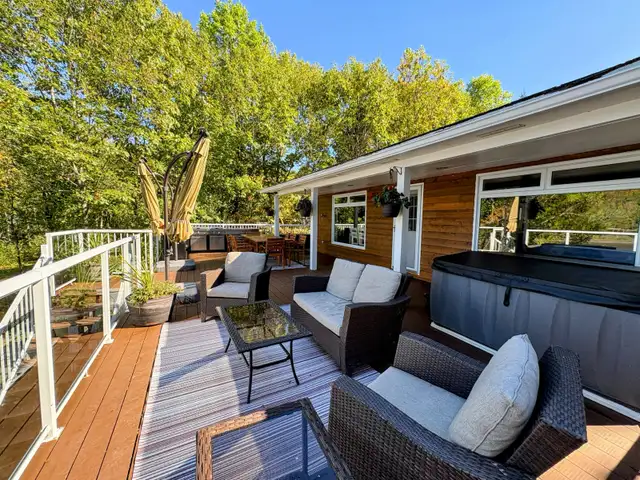 Lakefront Escape Washademoak with hot tub  in New Brunswick in Canada - Image 4