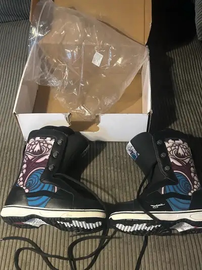 BNIB Vans Snowboard Boots Size 9-10, View more
