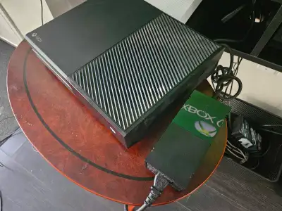 ** SOLD ** Xbox One, Forza, Halo, Gears of War video games, View more