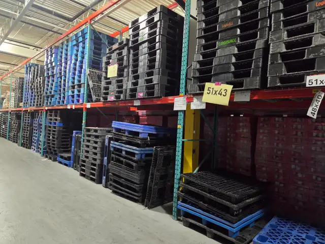 Pallets skids pallet skid indoor dry stored wood plastic COMe IN in Other in Mississauga / Peel Region - Image 5