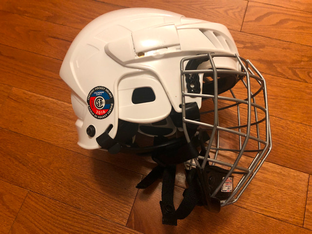 CCM HTFL40C helmet combo - M (55-59 cm) in Hockey in Sudbury