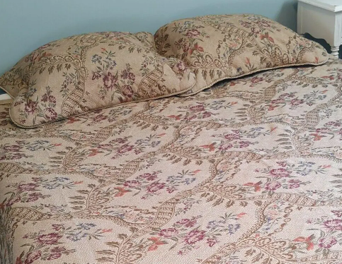 Queen Comforter Set in Bedding in Stratford - Image 2