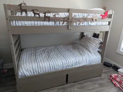 Moving sale: High-quality bunkbed set for sale. Awesome bunkbeds - kid approved! Original purchase p...