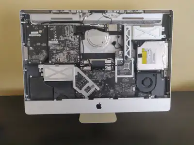 Apple iMac "Core i5" 2.66 27" (Late 2009), View more