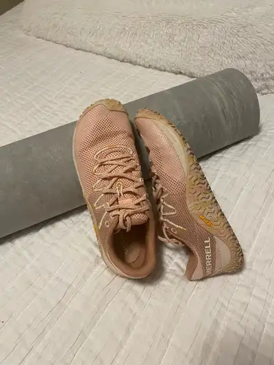 Merrell women’s runner, size 9, View more