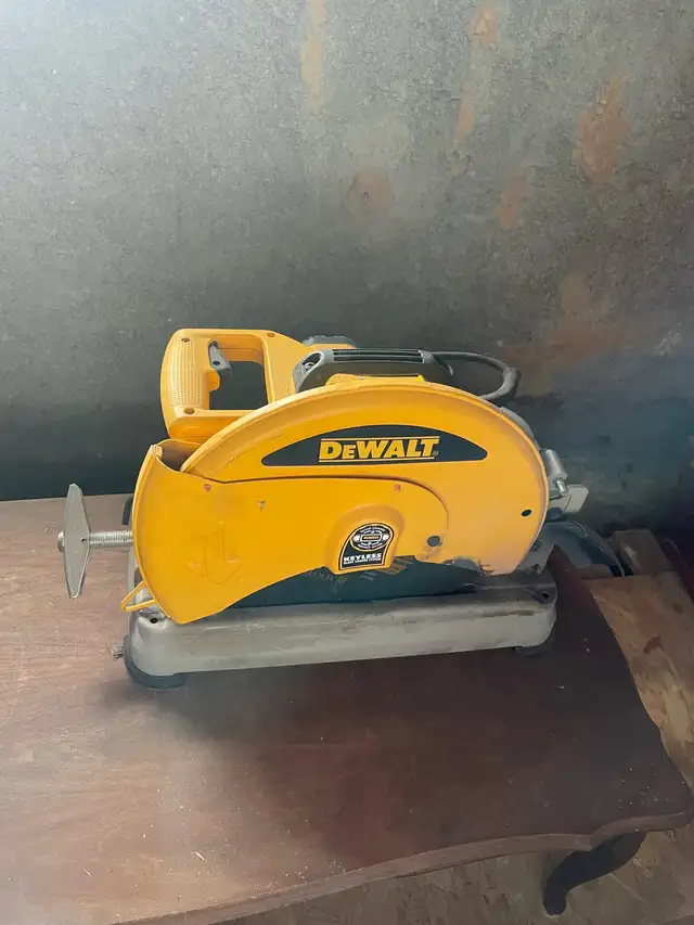 cut off DEWALT in Power Tools in Lanaudière - Image 2