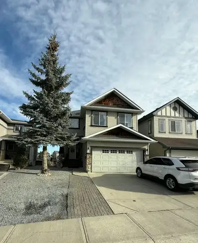3 Beds 2.5 Baths - House 244 Sagewood Lndg SW, Airdrie, AB T4B 3N5, Canada This home has been a wond...