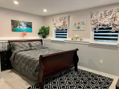 Room available for out of town tradesman only. ✅ Must be employed. 2 minutes past airport. 20 minute...