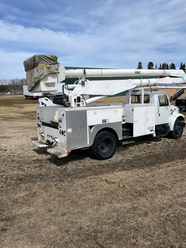 Bucket truck in Other Business & Industrial in Red Deer - Image 2