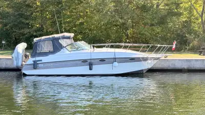 The 1990 Larson Contempra 300 is perfect for boating enthusiasts who appreciate a blend of classic s...