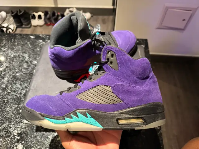 Jordan 5 Size 10.5M in Men's Shoes in Mississauga / Peel Region - Image 3