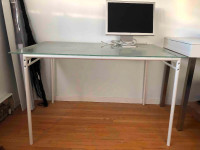 GLASS-Top Sturdy Table
