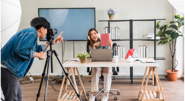 Social Media in TV, Media, & Fashion in City of Toronto - Image 2