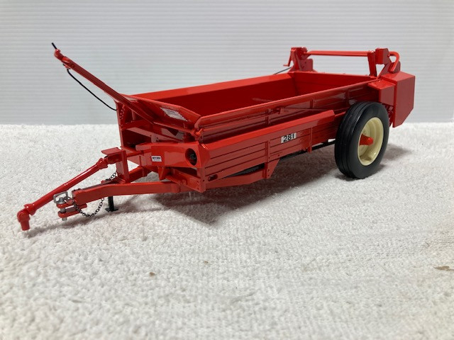 *SALE* 1/16 ALLIS-CHALMERS 281 Manure Spreader Farm Toy in Toys & Games in Regina