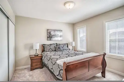 1bed with luxury private washroom, very Spacious & lots of ventilation, available from Feb1st. Shari...