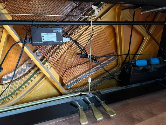 Piano Yamaha U1 (1982) in Pianos & Keyboards in City of Montréal - Image 8