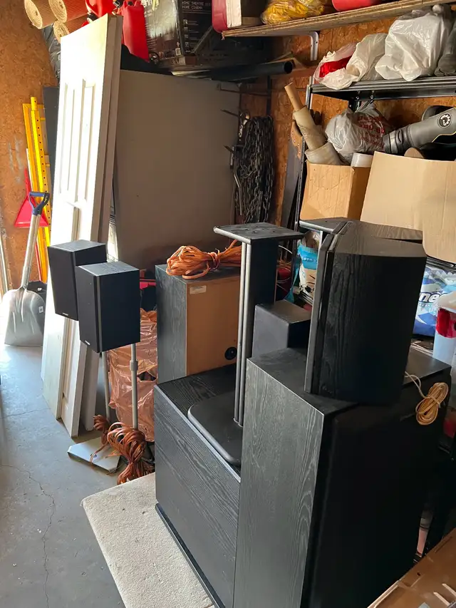 Pioneer system cabinet speakers and lots of speaker woofer all o in Stereo Systems & Home Theatre in Edmonton - Image 11