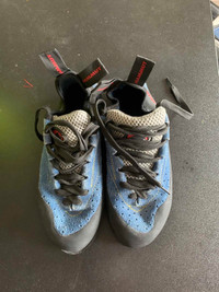 Women's climbing shoes