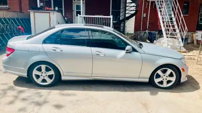 Mercedes C300 2010 4 matic transmission automatique ,moteur transmission A1 ,très propre ,aucune rou...
