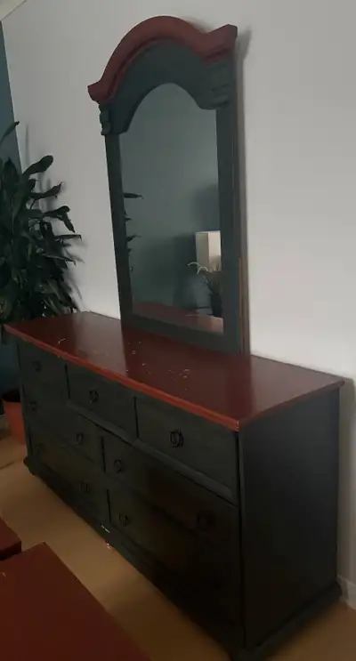 Ensemble de chambre à coucher :Commode avec miroir/table de nuit, View more