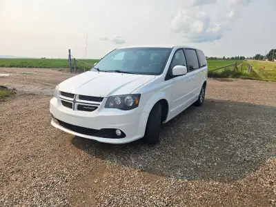 This pre-owned Dodge Grand Caravan R/T offers a spacious and versatile ride, perfect for family adve...