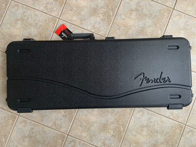 Fender Deluxe Molded Strat/Tele Case, View more
