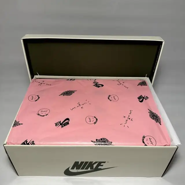 Jordan 1 Retro Low SP Travis Scott Olive  in Men's Shoes in Mississauga / Peel Region - Image 6