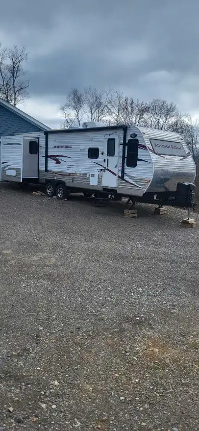 2014 Autumn Ridge by Starcraft 2 slideouts 28ft.5 long .Very largeshower. King bed lots of cabinets....