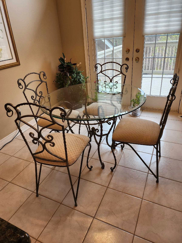44 in glass table wrought-iron  with 4 chairs in Dining Tables & Sets in Oakville / Halton Region - Image 2