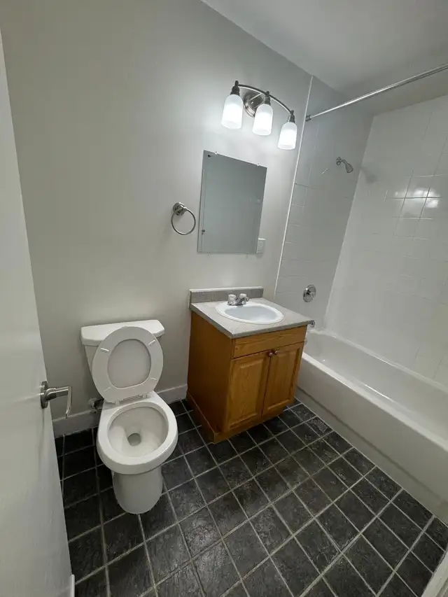 private master bedroom for two people  in Room Rentals & Roommates in Dartmouth - Image 4