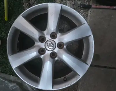 set of 4 Alloy rims for 2007 TOYOTA RAV4 $600.00 Hamilton mountain serious inquiries only!