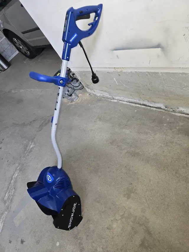 Snow Joe electric snow showel in Snowblowers in Mississauga / Peel Region - Image 3