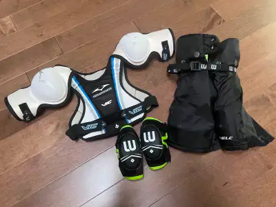 Hockey equipment to give away - Équipement de hockey à donner, View more