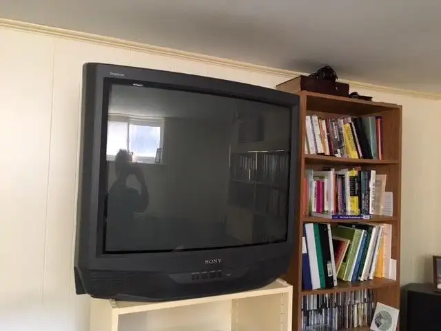 Sony Trinitron 32 inch TV....Works Great! in TVs in Kitchener / Waterloo - Image 2