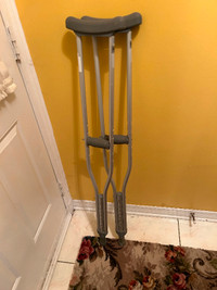 Adjustable aluminum crutches-5 ft 2 -5 ft 10  cushioned underarm