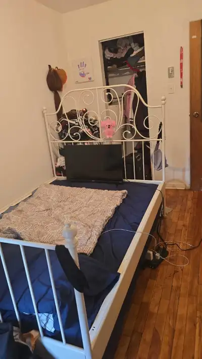 REZ DE CHAUSSÉE CHAMBRES FERMÉES DANS UN 41/2 MEUBLÉES PROPRES ET DANS UN 51/2 AU 3EM DISPONIBLES IM...
