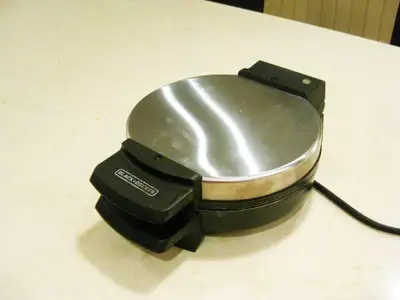 Black and Decker Waffle Maker  650W #WMB505C excellent shape, View more