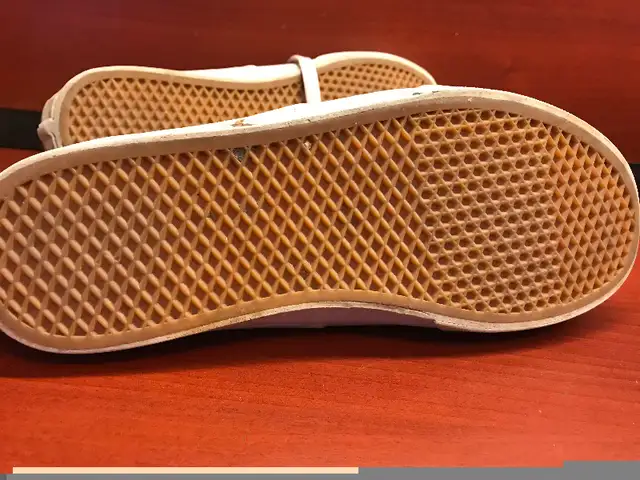 Vans Kids Size 4 -Hi Shoe Charcoal Grey in Women's - Shoes in Oshawa / Durham Region - Image 6