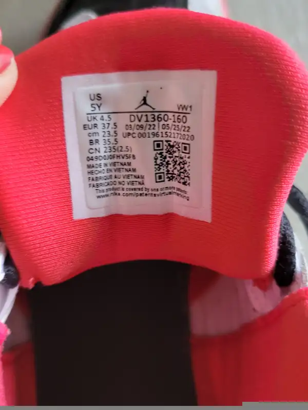 Air Jordan Dub Zero White Varsity Red in Kids & Youth in City of Montréal - Image 4