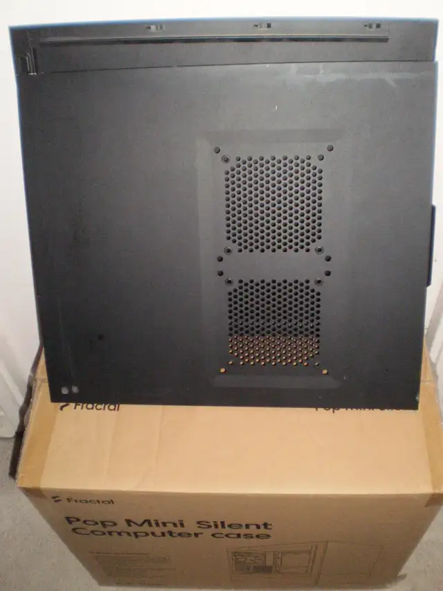 Desktop Computer CASE with Motherboard, Fans and Cables in System Components in City of Toronto - Image 10