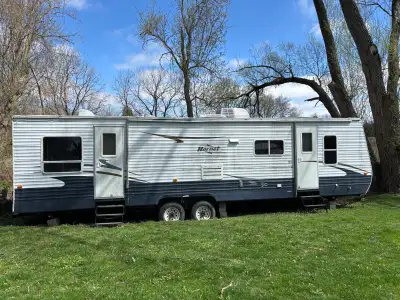2006 Keystone Hornet Trailer - AS IS Priced to sell for parts or someone who can put the time to rep...