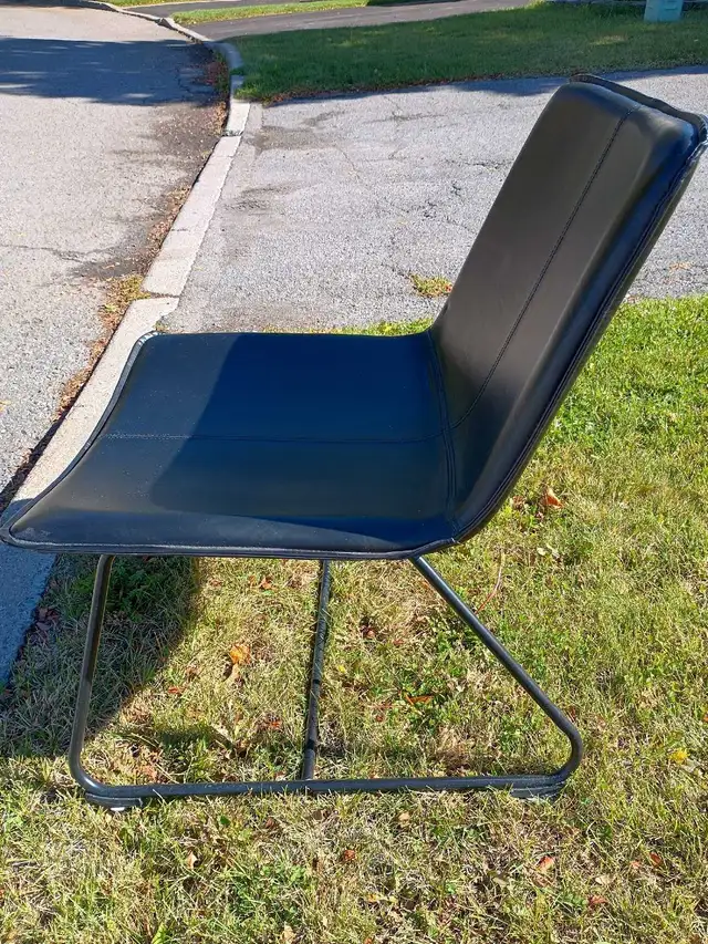 Modern Black Accent Chair in Chairs & Recliners in Ottawa - Image 4