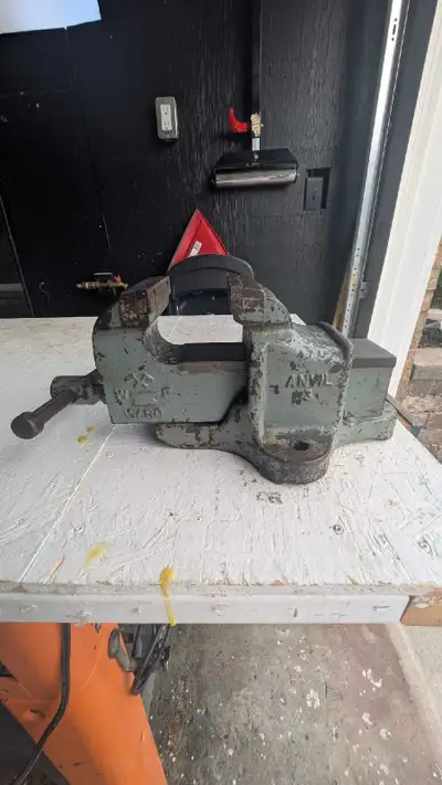 Ward Cast Iron Bench Vise with Anvil 5" jaw, View more