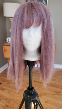 Short pink cosplay wig with bangs 