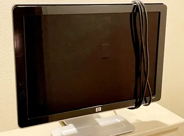 HP Computer Monitor in Laptop Accessories in Mississauga / Peel Region - Image 6
